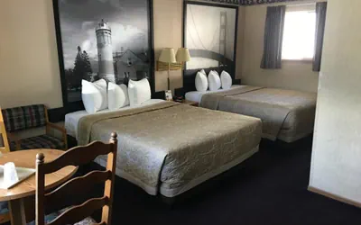 Photo 5 - Super 8 by Wyndham Mackinaw City/Beachfront Area