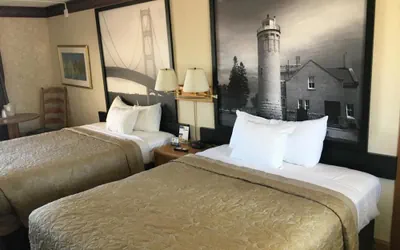 Photo 4 - Super 8 by Wyndham Mackinaw City/Beachfront Area