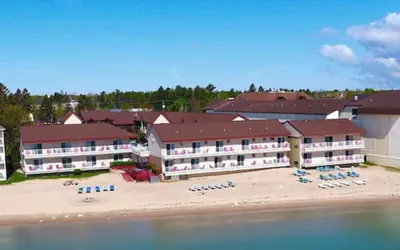 Photo 2 - Super 8 by Wyndham Mackinaw City/Beachfront Area