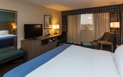 Photo 3 - Holiday Inn Downtown - Mercy Area by IHG