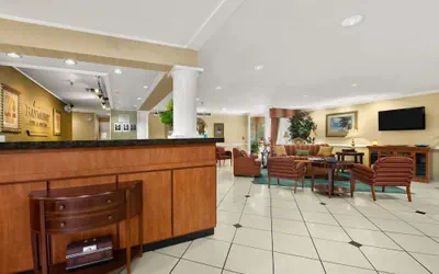 Photo 2 - Baymont By Wyndham Gainesville I-75