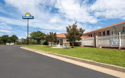 Photo 2 - Days Inn by Wyndham Augusta Wheeler Road