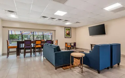 Photo 4 - Comfort Inn & Suites Clemson - University Area