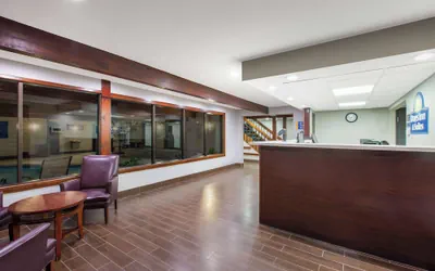 Photo 5 - Days Inn & Suites by Wyndham Wisconsin Dells