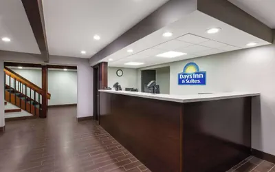 Photo 4 - Days Inn & Suites by Wyndham Wisconsin Dells