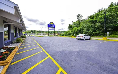 Days Inn & Suites by Wyndham Wisconsin Dells