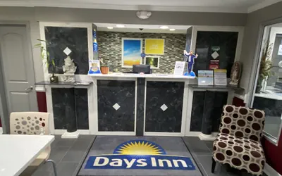 Photo 2 - Days Inn by Wyndham Forest