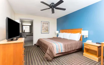 Photo 5 - Days Inn by Wyndham Forest