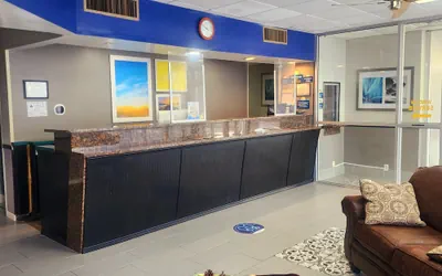 Photo 2 - Days Inn by Wyndham Washington