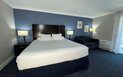 Photo 2 - The Pacific Inn