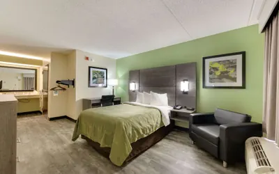 Photo 5 - Quality Inn Airport - Southeast