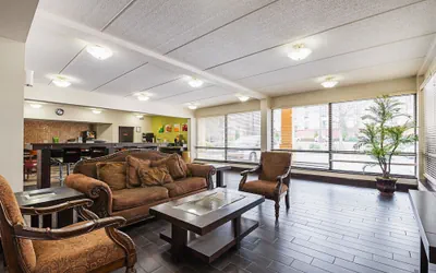 Photo 3 - Quality Inn Airport - Southeast
