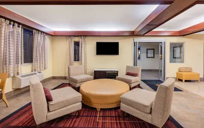 Photo 4 - La Quinta Inn & Suites by Wyndham Helena