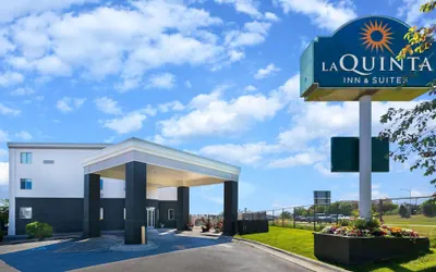 Photo 2 - La Quinta Inn & Suites by Wyndham Helena