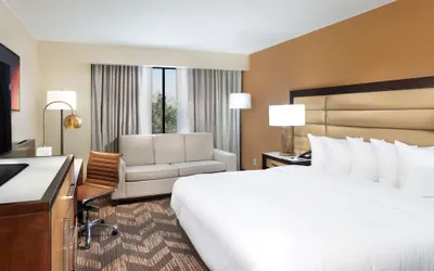 Photo 3 - DoubleTree by Hilton Hotel Lawrence