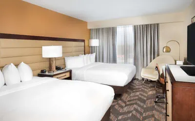 Photo 4 - DoubleTree by Hilton Hotel Lawrence