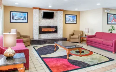 Photo 4 - Quality Inn Ottawa near Starved Rock State Park