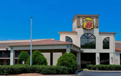 Photo 2 - Super 8 by Wyndham Huntersville/Charlotte Area