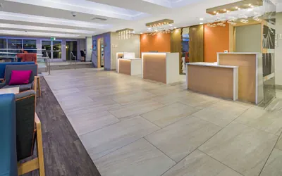 Photo 5 - La Quinta Inn & Suites by Wyndham Orange County Airport