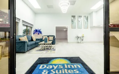 Photo 3 - Days Inn & Suites by Wyndham Bossier City LA / Shreveport