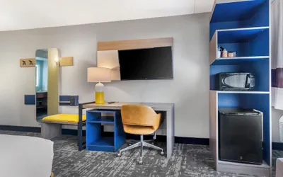 Photo 4 - Comfort Inn & Suites Madison - Airport
