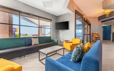 Photo 3 - Comfort Inn & Suites Madison - Airport