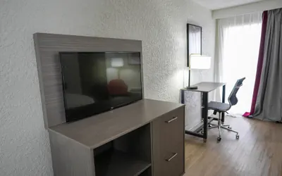Photo 5 - Ramada by Wyndham Tulsa Broken Arrow