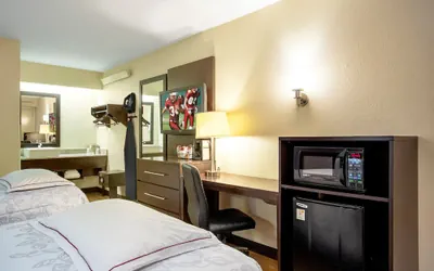 Photo 5 - Red Roof Inn PLUS+ Boston - Framingham