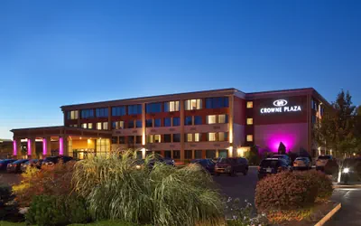 Photo 2 - Crowne Plaza Boston - Woburn by IHG