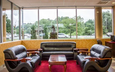 Photo 3 - Rodeway Inn Macarthur Airport