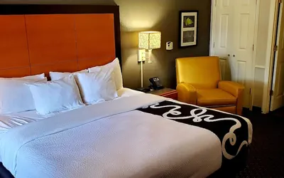 Photo 5 - Days Inn by Wyndham Gainesville University I-75