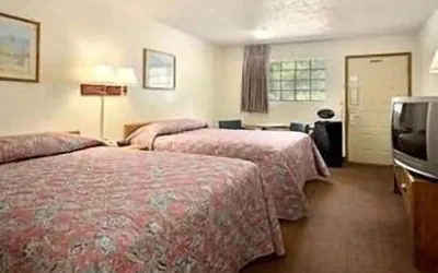 Photo 3 - Country Side Inn