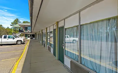 Photo 4 - Star Motel Hattiesburg University Area