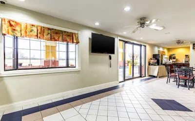 Photo 5 - Econo Lodge Berea