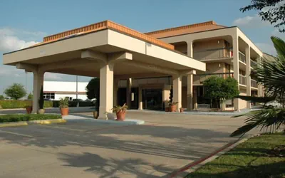 Photo 2 - Executive Inn