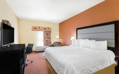 Photo 4 - Baymont by Wyndham Fayetteville