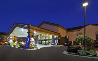 Photo 2 - Holiday Inn Express Detroit-Warren by IHG