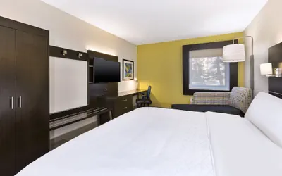 Photo 5 - Holiday Inn Express Detroit-Warren by IHG