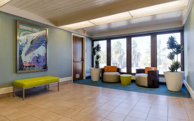 Photo 5 - Howard Johnson by Wyndham Anaheim Hotel and Water Playground