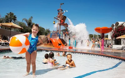 Photo 2 - Howard Johnson by Wyndham Anaheim Hotel and Water Playground