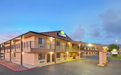 Photo 2 - Days Inn by Wyndham East Albuquerque