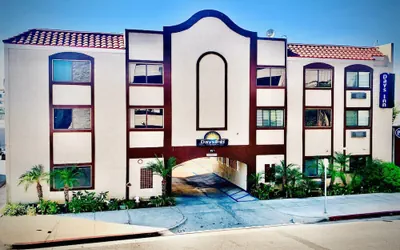 Photo 2 - Days Inn by Wyndham Alhambra CA