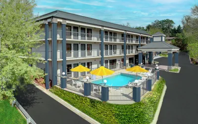 Clarion Pointe Biltmore Village
