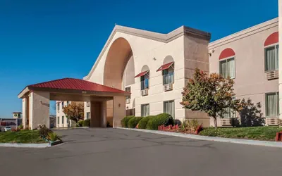 Photo 2 - Quality Inn & Suites Farmington