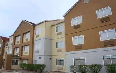 Photo 2 - La Quinta Inn & Suites by Wyndham Emporia