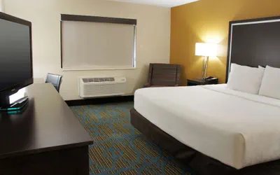 Photo 5 - La Quinta Inn & Suites by Wyndham Emporia