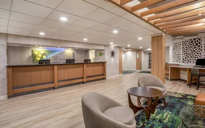 Photo 2 - Holiday Inn & Suites Parsippany Fairfield by IHG