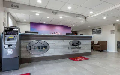 Photo 4 - Econo Lodge at the University