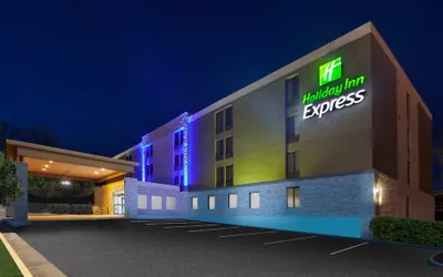 Holiday Inn Express Fairfax - Arlington Boulevard by IHG