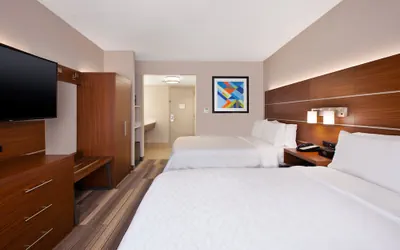 Photo 5 - Holiday Inn Express Fairfax - Arlington Boulevard by IHG